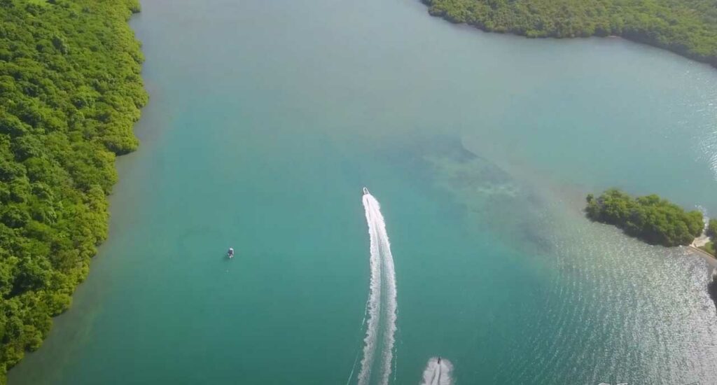Vue d'un jetski en drone au Vauclin