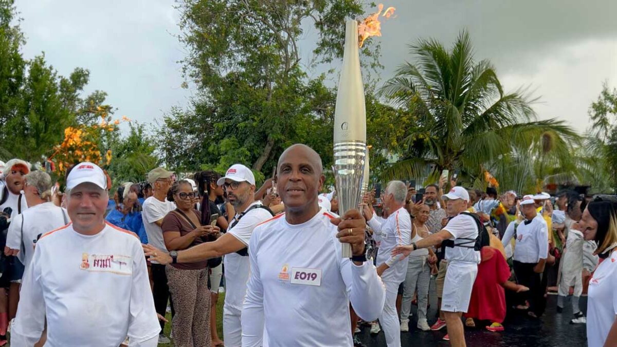 🌟✨ Félicitations à Thierry Tinmar, Porteur de la Flamme Olympique! ✨🌟